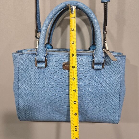 🐢 Michael Kors Kellen Embossed Leather Satchel Crossbody Sky Blue EC - Picture 14 of 17